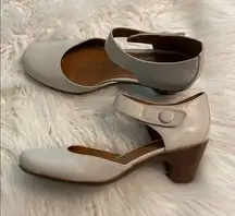 Easy Spirt Elegant Cream Women's Heels very soft and beautiful size 9.5 BNWOT