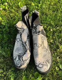 Universal Thread Target Chelsea Boots Booties Double Gore Snake Print Lug Sole
