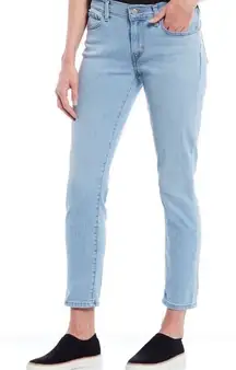 Levi’s Boyfriend Jeans Women’s 30 Light Wash Mid Rise Blue Denim 27 Inseam