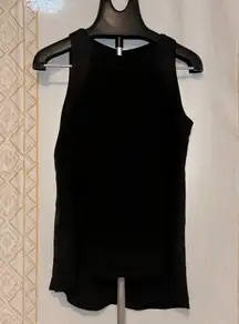 White House Black Market Hilo Blocked Shell size 6 w/shiny buttons on back