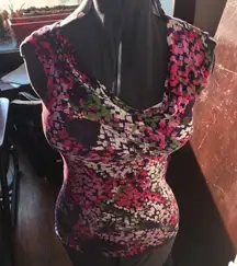 CAbi XS drape front/twist floral sleeveless blouse