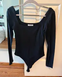 Aritzia Babaton Bodysuit Square Neck Long Sleeve