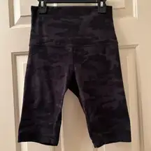 Align Super High Rise 10” Short Size 6 Incognito Camo Multi Grey