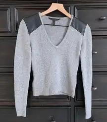 Women’s Size XS Gray & Black‎ V-Neck Sweater