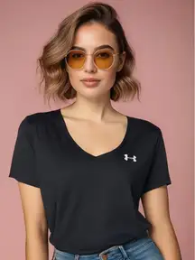 Under Armour Women's Large Black V-Neck Short Sleeve Casual T-Shirt