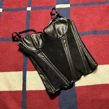 Shiny all black bustier corset
Women’s S small