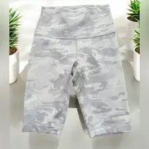 Lululemon NWOT Wunder Under Short Size 4