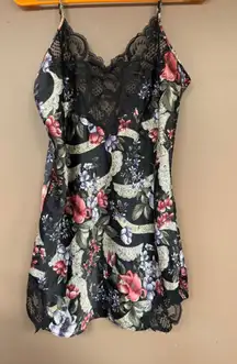 Women's Vintage 1990s/early 2000s Victoria's Secret Black Floral Chemise M