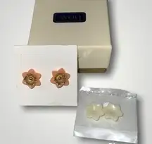 Avon Interchangeable Peach Or White Floral Gold Post Earrings In Box