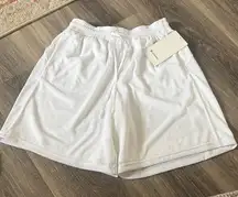 Lululemon White Relaxed Fit Mesh Training Shorts 8” Size 6 Basketball