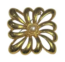 Monet Brooch Pin Gold Tone Wear as a Triangle or Square Faux Pearl Center