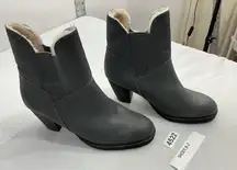 Womans EMU Australia Fingil Natural Ankle Boots 9 Blue Gray Lined Pull On. Heel