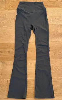 Gold Hinge - V Waist Flare Leg Yoga Pants in Gray