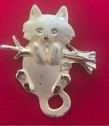 Vintage Hang in There Cat on a Branch Brooch Pin Gold Tone