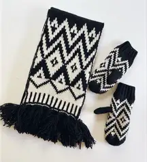 NEW Old Navy Fringed Sweater Knit Scarf Black White Chunky Tassel & Gloves
