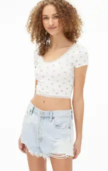 Floral Lace-Trim V-Neck Cropped Shrunken Tee
