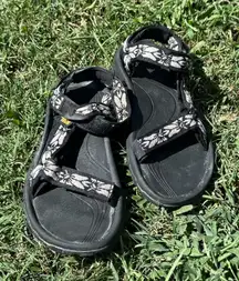 Tevas Hurricane 4 CITADEL Black Floral Sandals Size 7