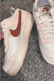 Nike WMNS Air Force 1 Shadow Shimmer Sanddrift Mars Stone Red
