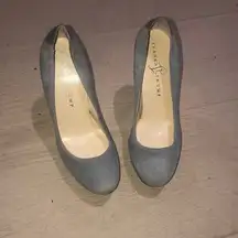 Ivanka Trump gray pumps