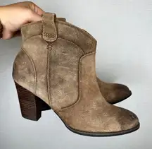 Clarks East Earl Ankle Boots Suede Leather Heeled Booties Western Style Size 11