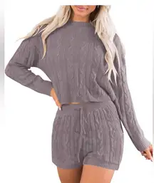 Cropped knitted sweater/shorts set