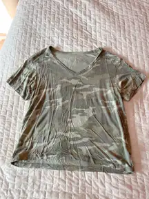 Soft & Sexy Green Camo V-Neck T-Shirt Size XS