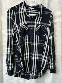 Lucky Brand Blue and White Plaid Button-Up blouse women’s medium