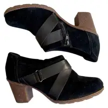EUC Clarks Leather Heeled Booties Black Size 8 Wide Width