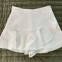 DO+BE White Skort