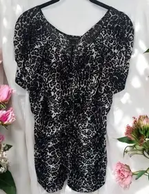 St. John Black and White Snow Leopard Print Sweetheart Ruched Top Size L