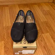 Toms classic canvas shoes