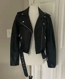 😍🔥 Amazing Black Levi Strauss Cropped Faux Leather Jacket