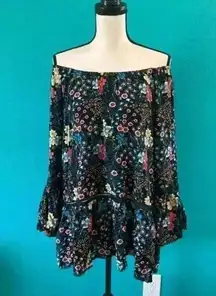 ⭐️ New with tags Grace elements pretty rustic floral blouse with flared sleeves