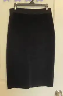 NWOT | Uniqlo women’s black stretch‎ textured knee skirt — medium
