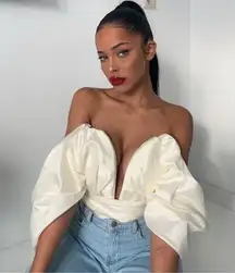 NWOT House of cb elisetta white satin plunge off shoulder bustier top sz S