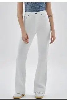 NWOT GUESS HIGH WAISTED WIDE LEG BOOT CUT WHITE JEANS SZ 23