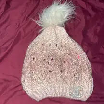 Betsey hat w/ pearls brooch pin