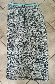 Women’s just be mint green cheetah pajama pants. Size large