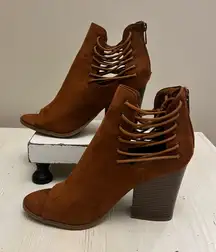 Women’s Bamboo Brown Tan Suede‎ Zipper Back Lace Sides Peep Toe Heels Size 9