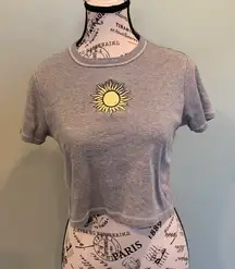 Modern Lux Women’s Medium Short Sleeve Gray Crop Top T-Shirt with Sun Design