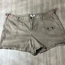 3/$25 Pre-loved women’s Cato shorts