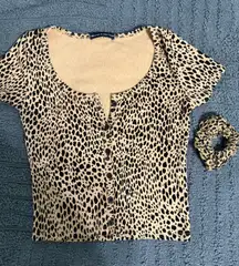 Brandy Melville Cheetah Zelly Top with Scrunchie 