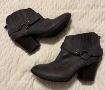 Free w/ purchase boc gray leather ankle boots booties Women’s Size 6.5 Harness