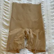 New w/o tags KNIX Women's Tan High-Waisted shaper/anti chafe shorts.Size Medium
