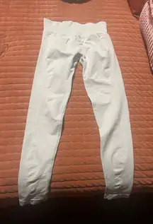 DFYNE Origin Leggings in a light green color