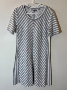 T by Talbots Striped Chevron Knit Dress Womens Petite SP Gray White Short Sleeve