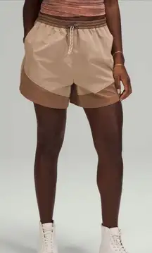 Lululemon Evergreen Short
Cacao / Almond Butter