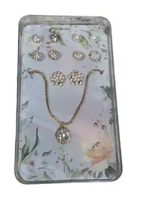 6 piece earring and necklace gift‎ set.