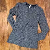 Lululemon Women’s  grey heavy long sleeve top size 4