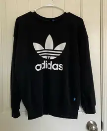 EUC | Adidas women’s black & white crewneck — size 8‎